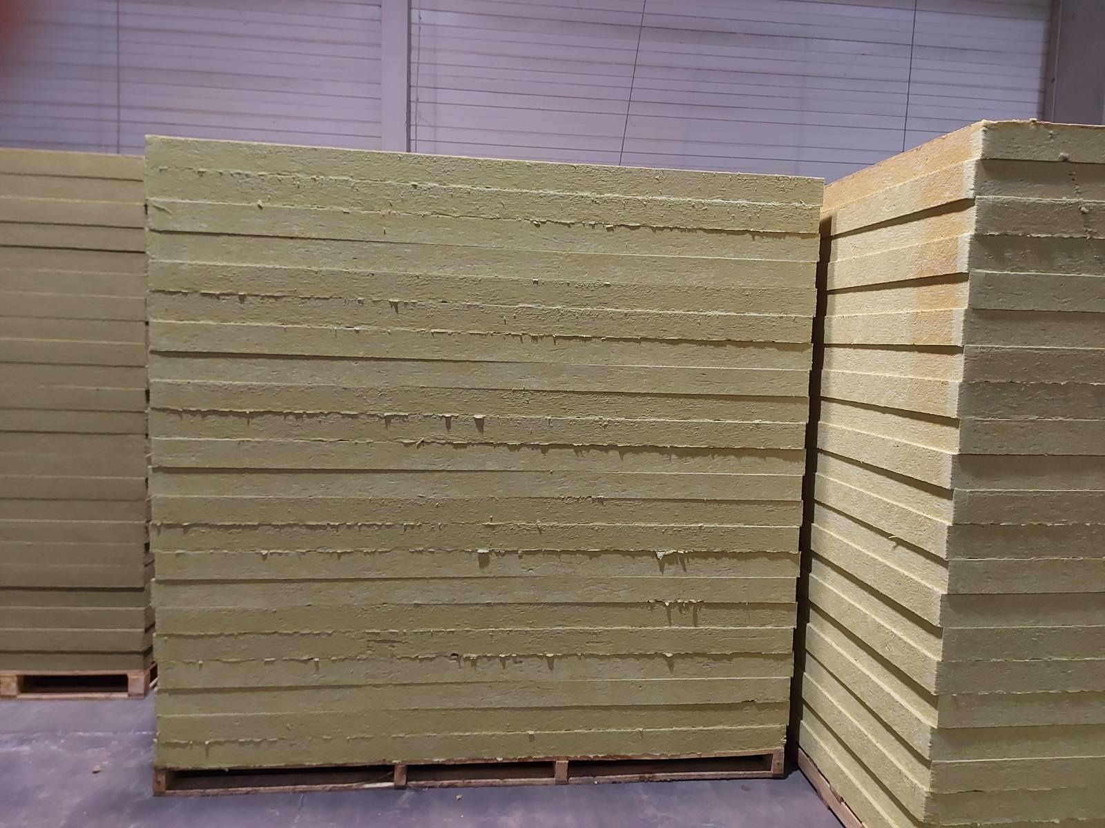 Каменна вата/100кг-м3 гр. Бухово • OLX.bg