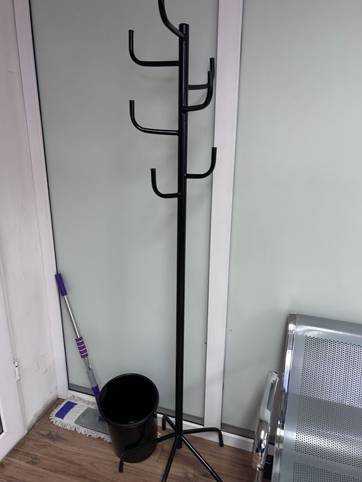 Вешалка на ножке