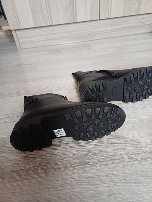 Дамски черни боти