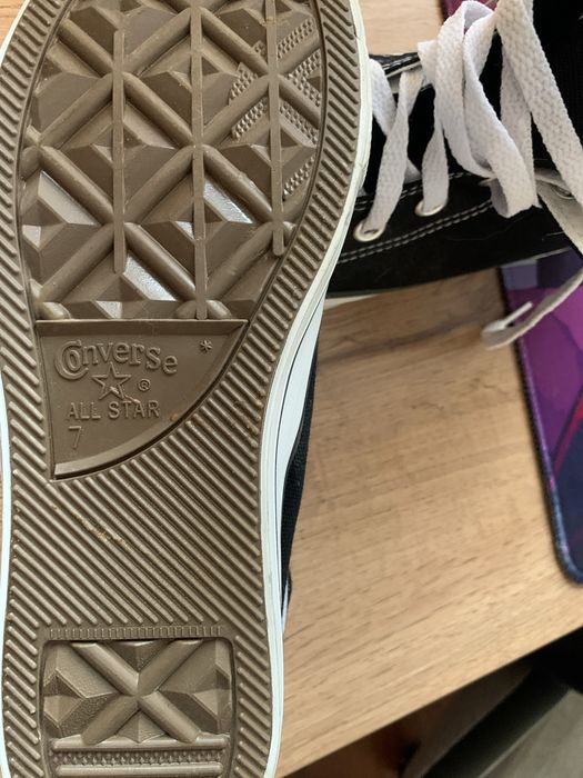 Продам кеды Конверсы новые