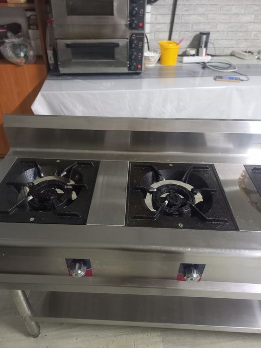 Продам газовую плиту