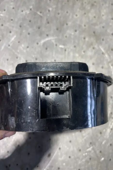 Boxa spate dreapta Volkswagen VW Touareg 2015