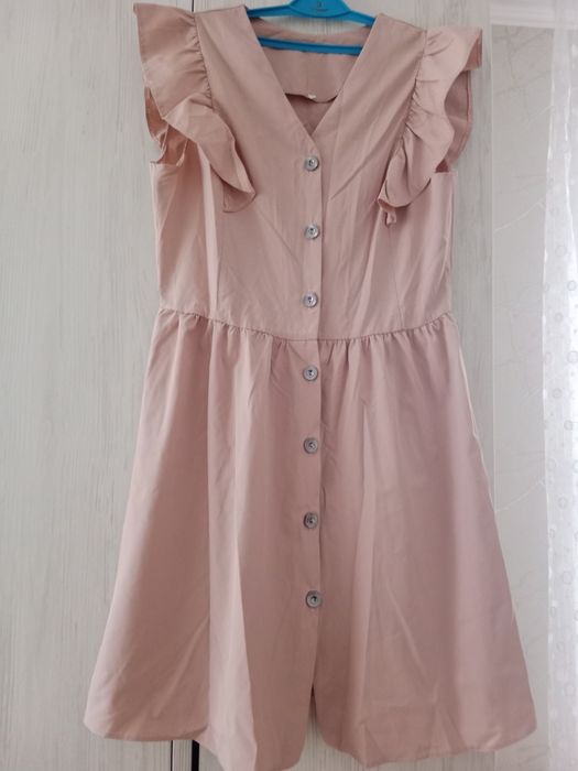 Продам платья новые