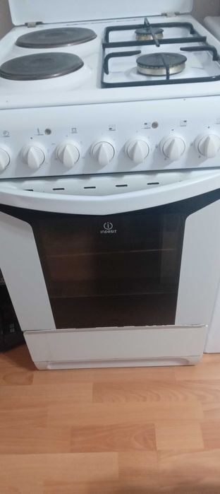 Продам электрическую плиту