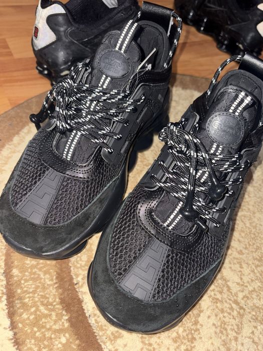 Versace chain reaction , 425-370 lei negociabil. Marime 42-43 . Sunt noi fara cutie dar au eticheta .