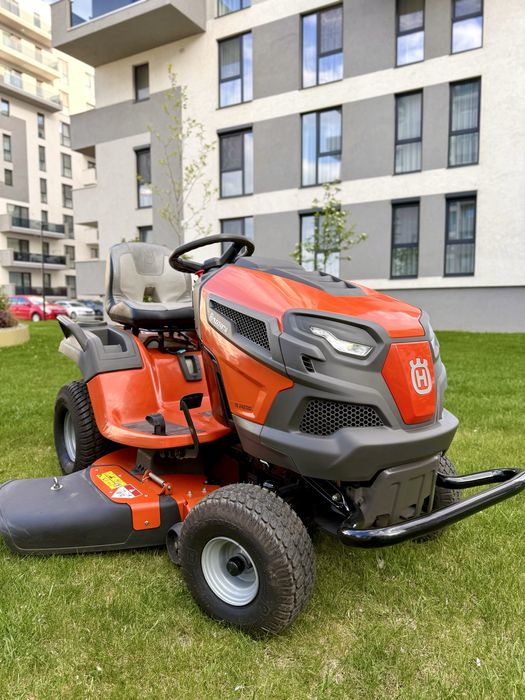 Tractoras de tuns iarba Husqvarna Profesional Clear Cut BS