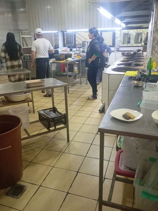 КАФЕ  Арендага берилади.Нархи жуда Арзон. ШОШИЛИНГ