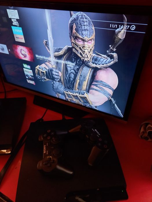 PS3 slim tiniq 320GB hotirasi o'yinlari bor 2 yangi djoystik bor