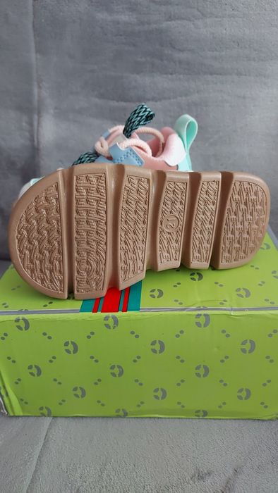 Продам детские кросовки