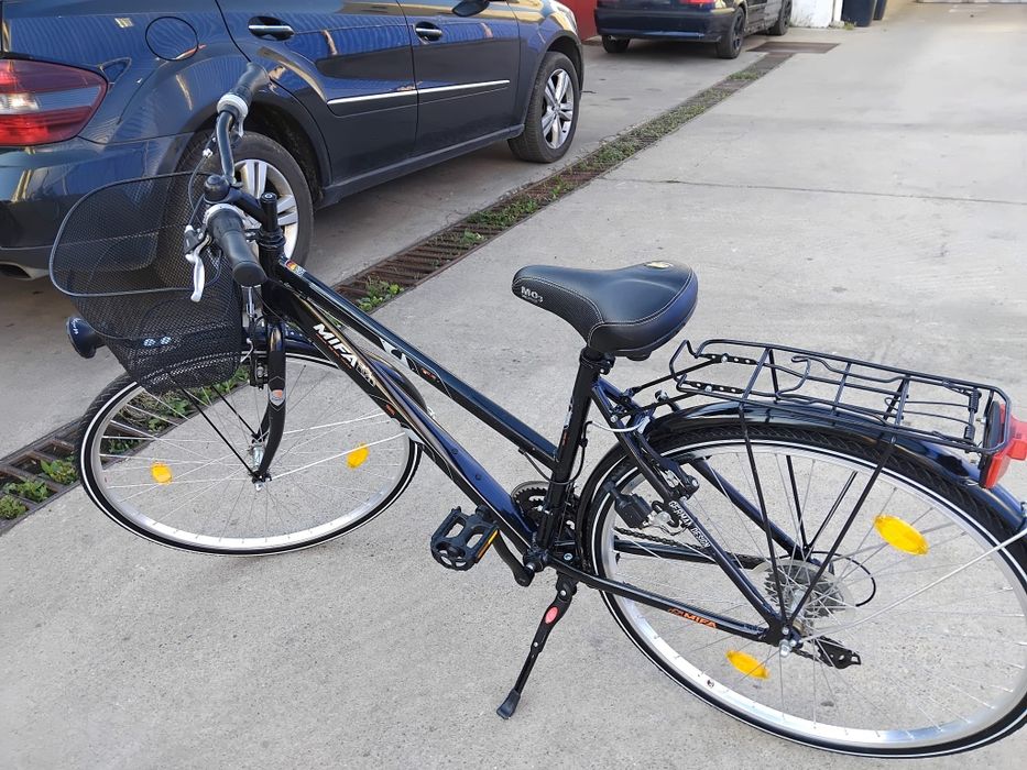 Vând bicicleta din aluminiu pentru damă