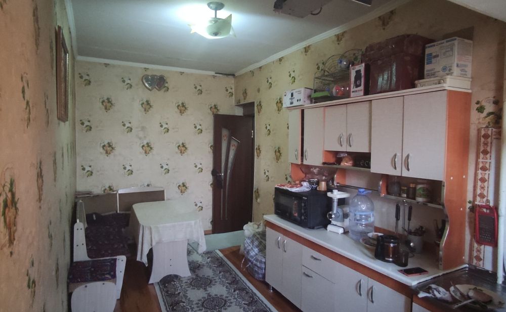 Икки хонали квартира сотилади, жихозлари билан, ремон килинган