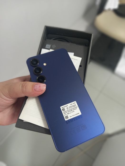 Продам новый  samsung s25