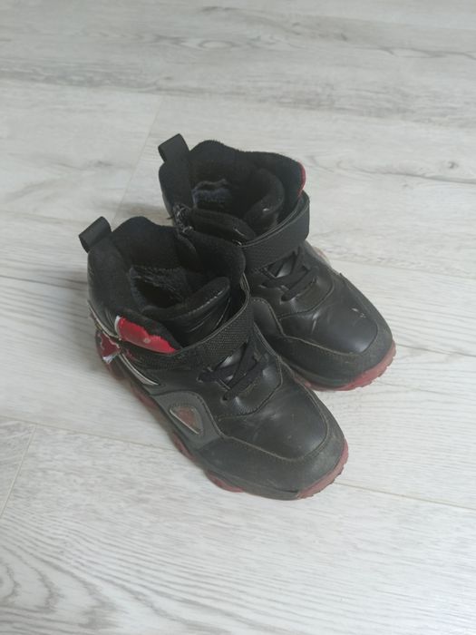 Продам ботинки на мальчика