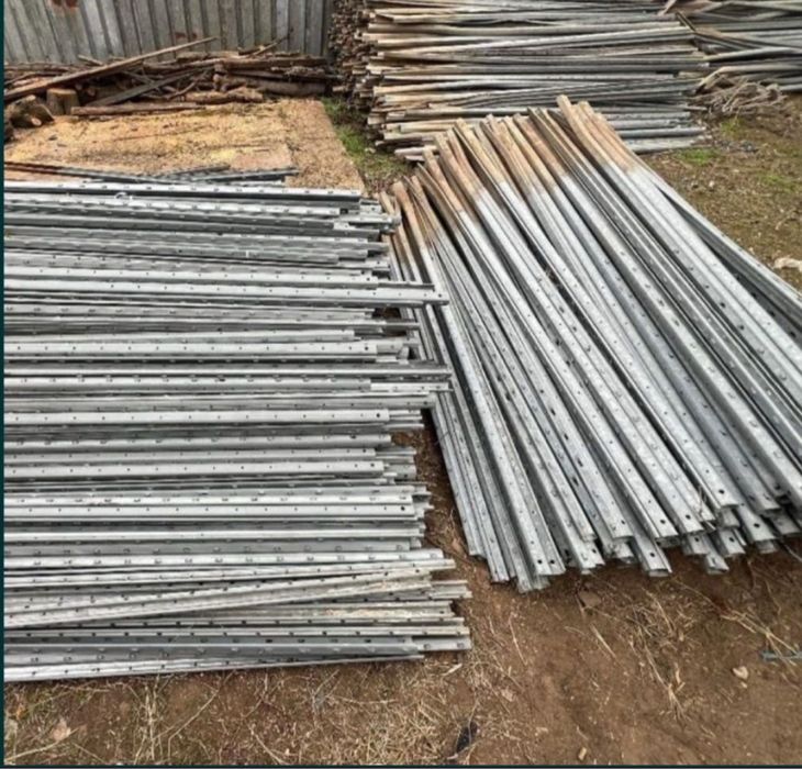 Spaleri/stalpi zincati pentru gard