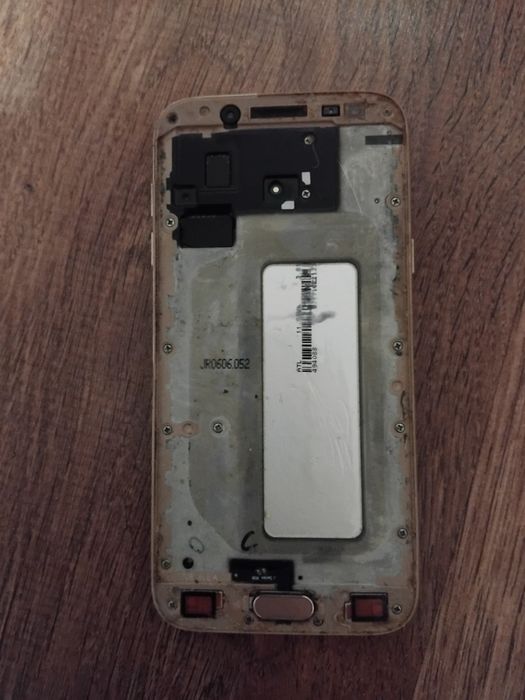 Телефони за части