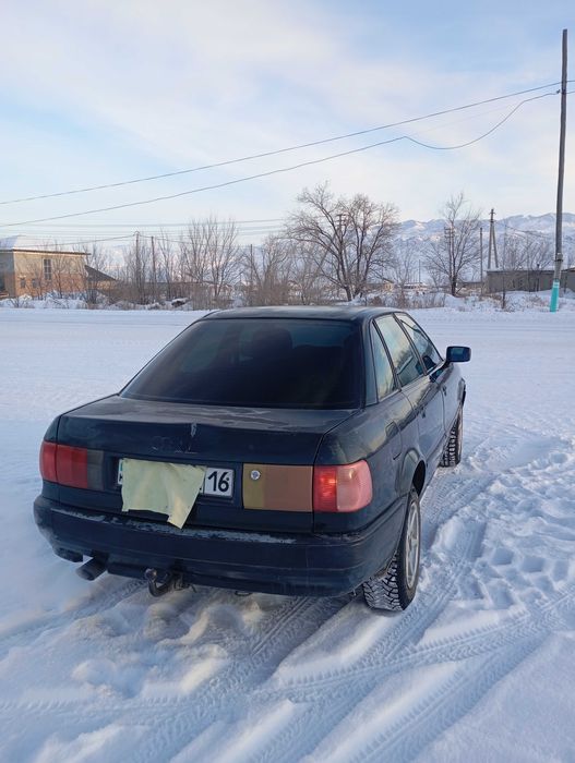 Машина ауди 80б4