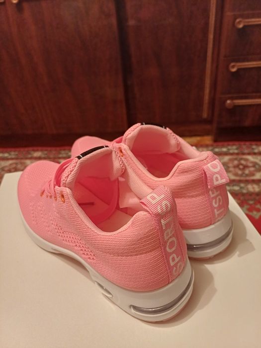 Продам кроссовки (макасы)