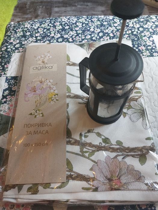 Покривка за маса и уред за чай .Нови