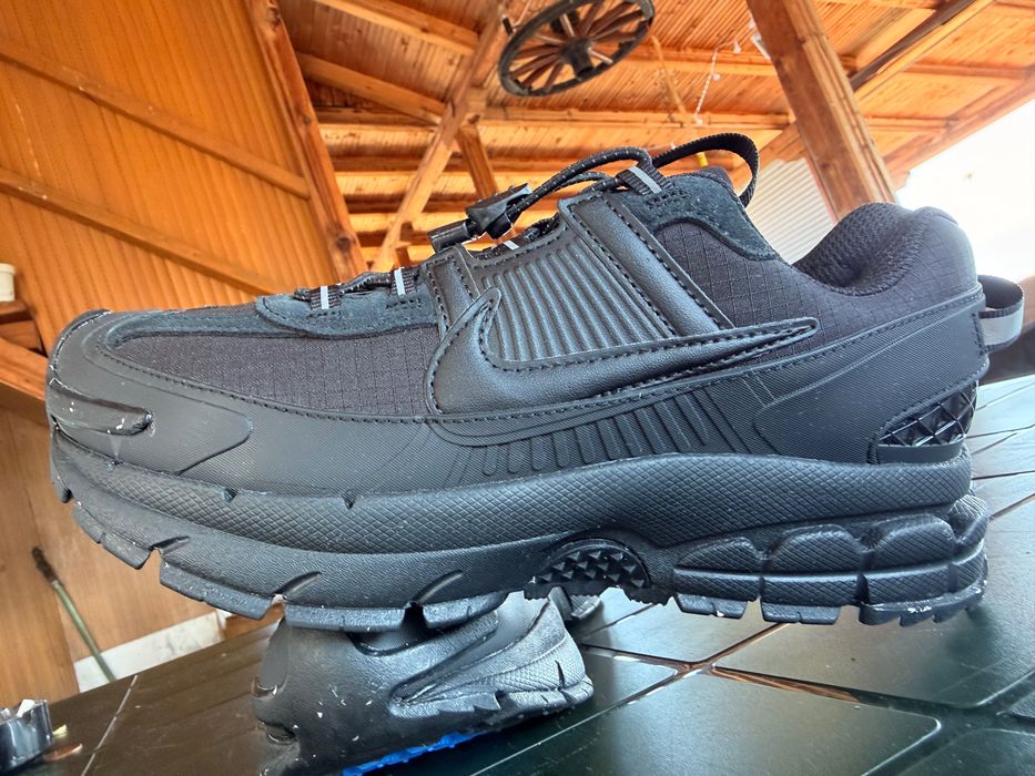 Нови с кутия Nike Vomero Zoom Roam, черни