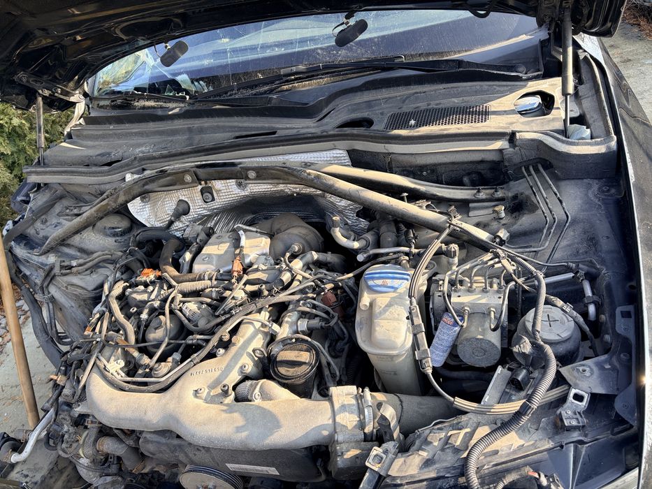 Piese Audi Q5 far xenon carlig motor 3.0 CCW stopuri led scaune SLine