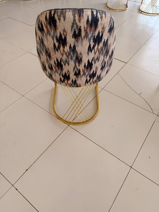 Stol stul sotiladi yangi 1 oy boʻlgan olinganiga