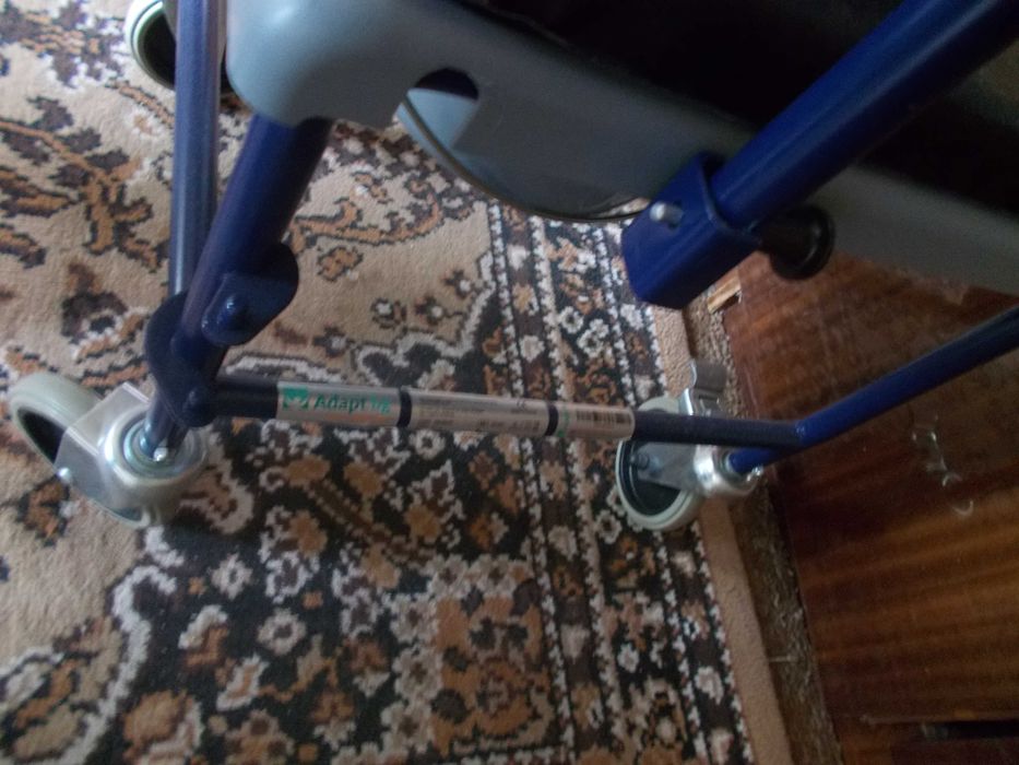 Комбиниран стол за баня и тоалетна БЛУ