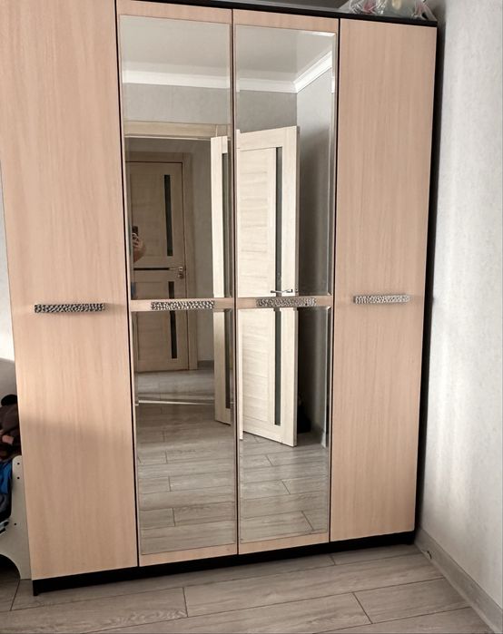 Продам большой шкаф