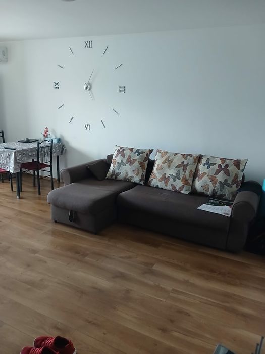 Închiriez ap cu 2 camere semidecomandat
