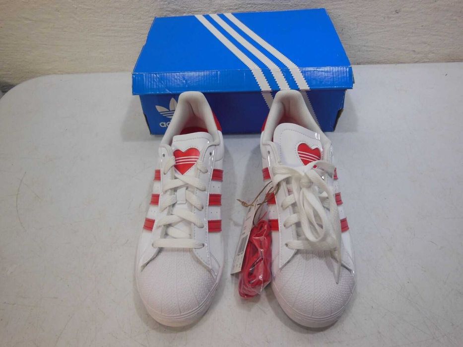 Дамски обувки  ADIDAS SUPERSTAR HEART размер EU38