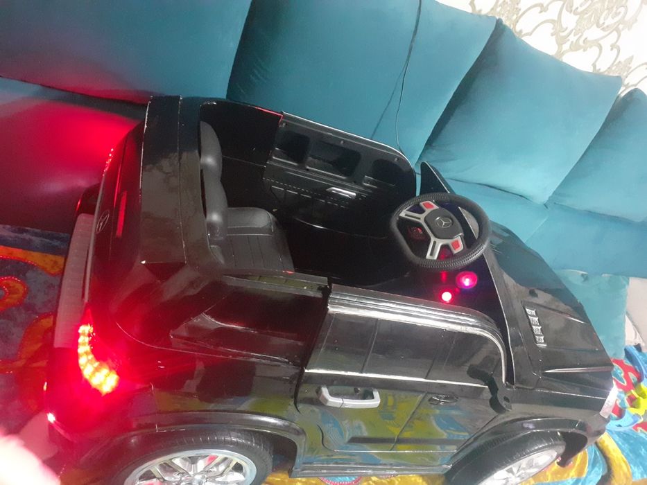 Детская машинка на ходу