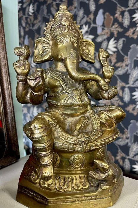 Огромен бронзов Бог Ганеш