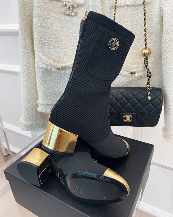 Cizme elegante colectia noua C.H.A.N.E.L - Reducere la jumătate de pre