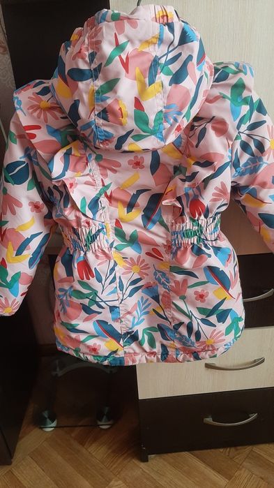 Продам курточку весна