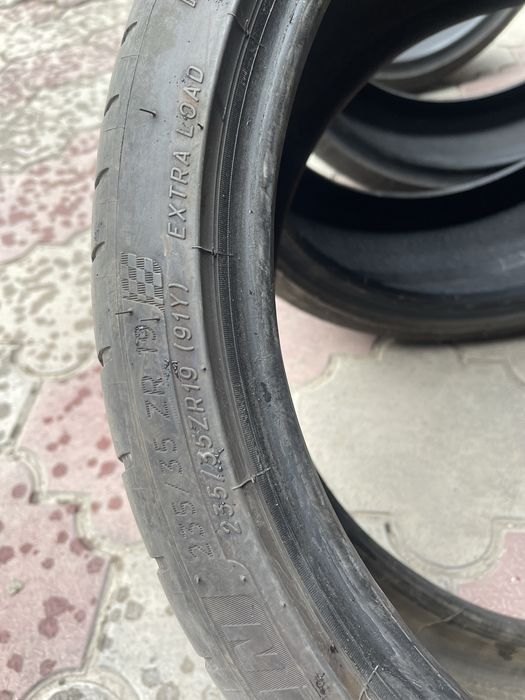 235/35/19 комплект резины