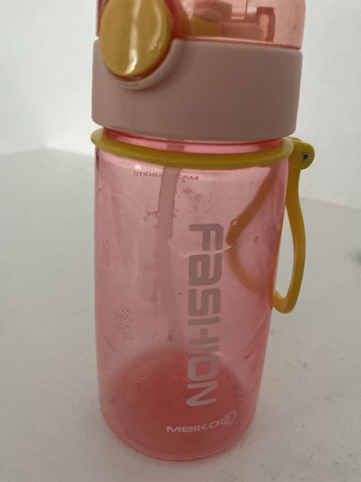 Бутылка розовая, б/у в хорошем состоянии, красивая