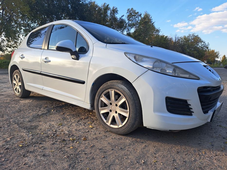 Продам машину Peugeot 207
