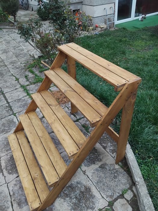 Стъпаловидн рафт цветарник