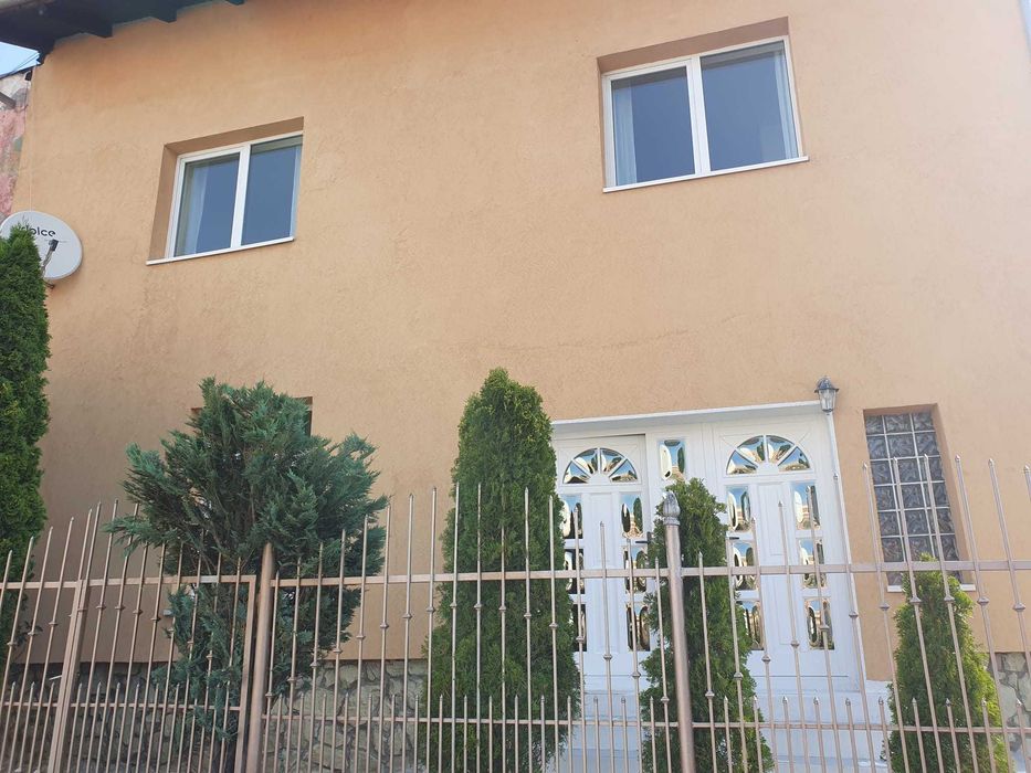 De vânzare 2 apartamente, 130mp fiecare, la casă, cart.Măgurii, Codlea