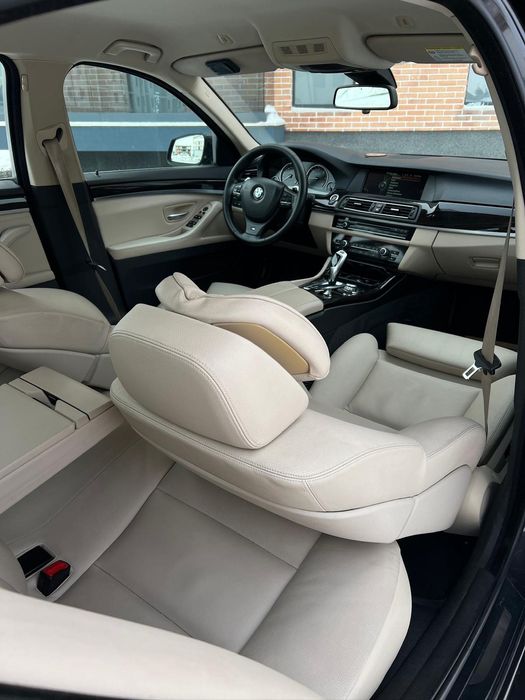 BMW - 520d / Webasto / 4 Butoane / Distronic  / KeyLess / 360 camere