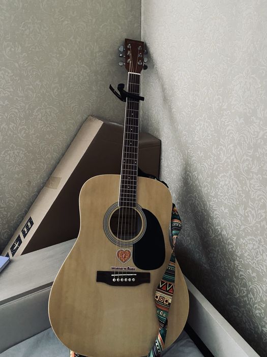 Акустические гитара Levinson