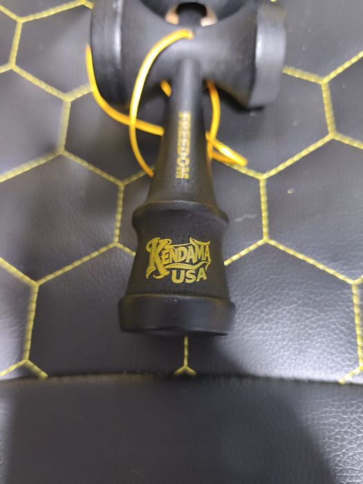 Vând Kendama USA (nouă)