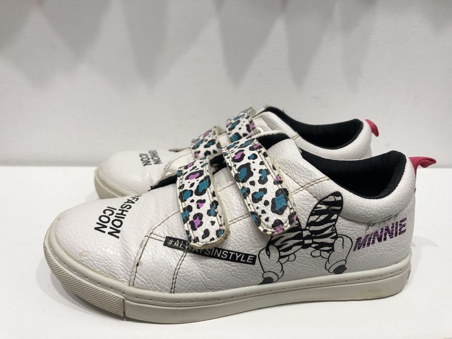 Стильные легкие кроссовки