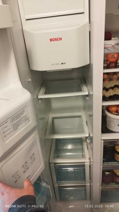 Хладилник с фризер Bosch, KAN58A45