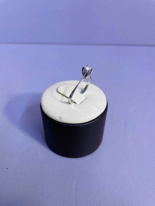 Золотое кольцо с бриллиантом / СА286604