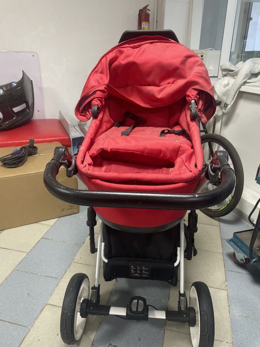 Коляска детская красная