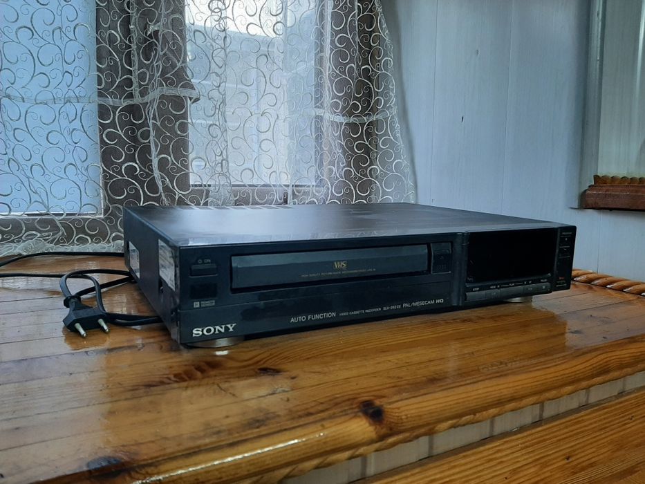 Продам видеомагнитофон с телевизором