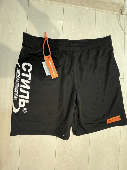 Bermude heron preston