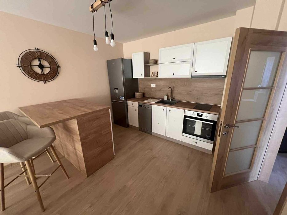 Дава се под наем Тристаен апартамент в Пловдив, Остромила - 100 кв.м за 612 € - Снимка #3