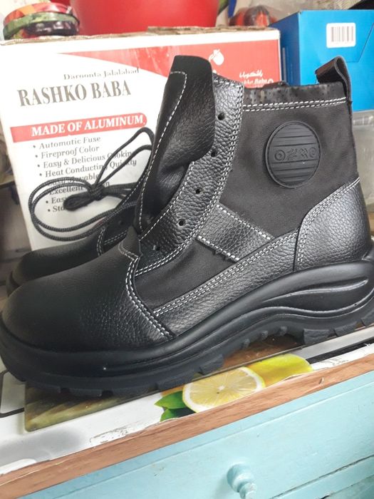 Продам спец обувь Токуши