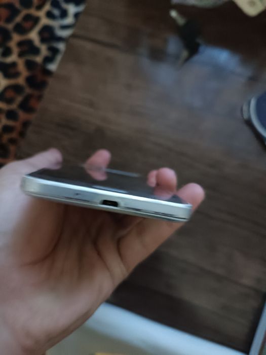 Telefon sotiladi arzon narxda!